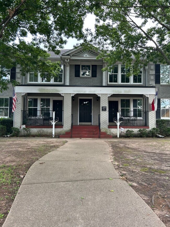 Photo - 200 W Charnwood St Unit C