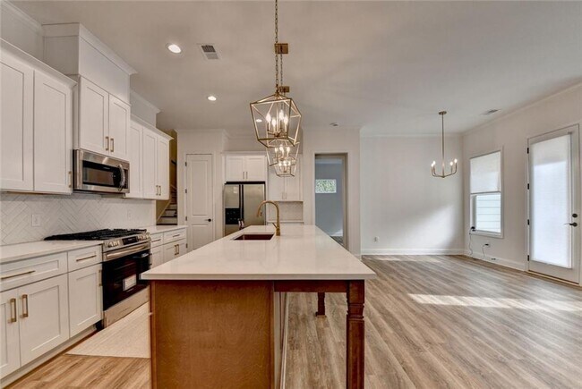 Photo - 1329 Davis St