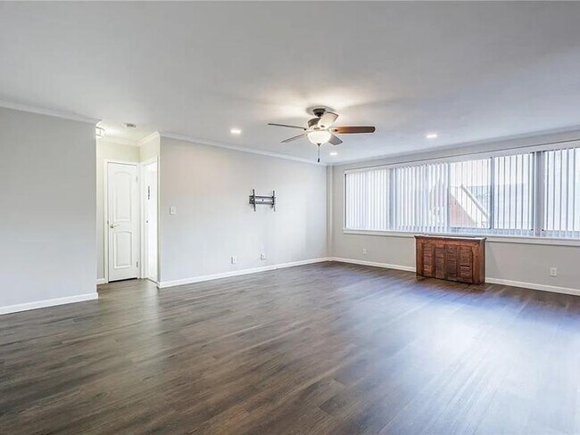 Photo - 1000 East Ave