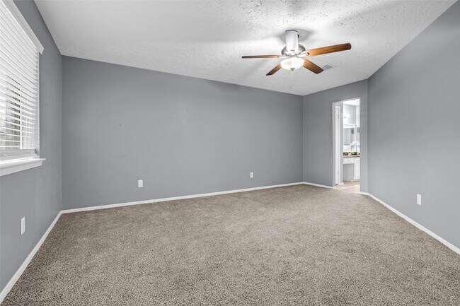 Photo - 13915 Old Village Ln