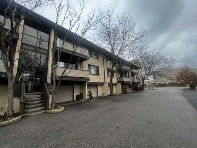 Building Photo - 1710 Dempster St Unit A