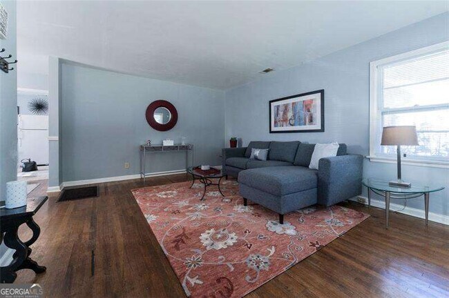 Photo - 547 Westmeath Dr SW