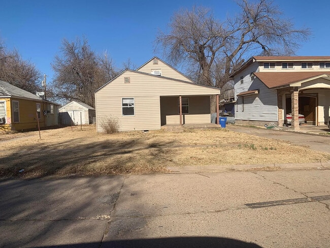 Building Photo - 402 W Poplar Ave