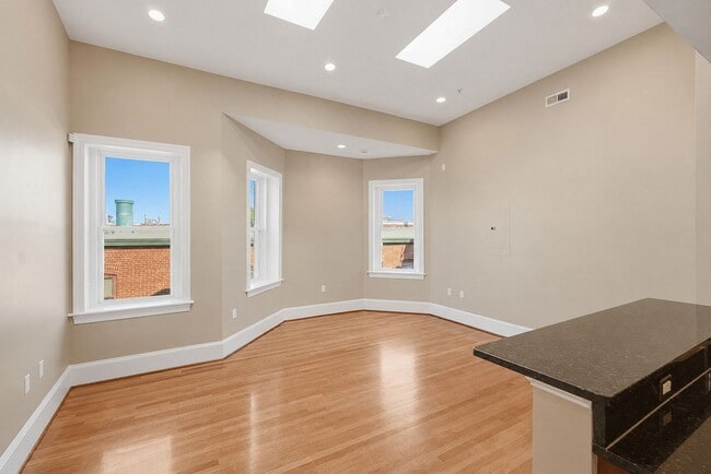 Photo - Columbia Heights Penthouse Condo | 1 Bed | 1 Bath | 600 Sf Unit 407