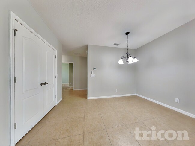 Photo - 727 Benjamin Trail