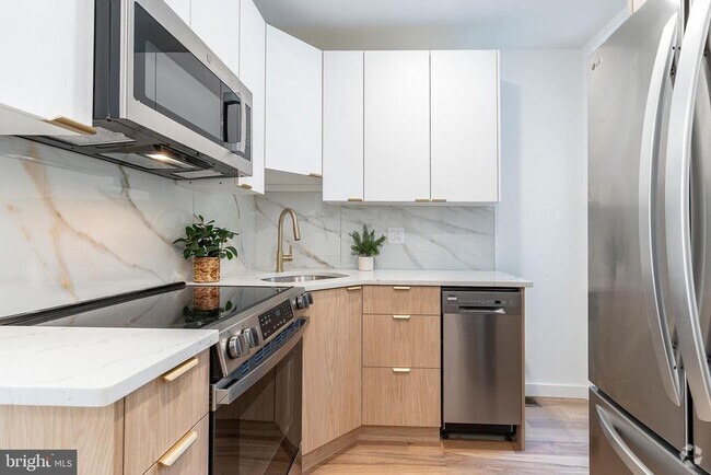 Building Photo - 507 W Dauphin St Rental