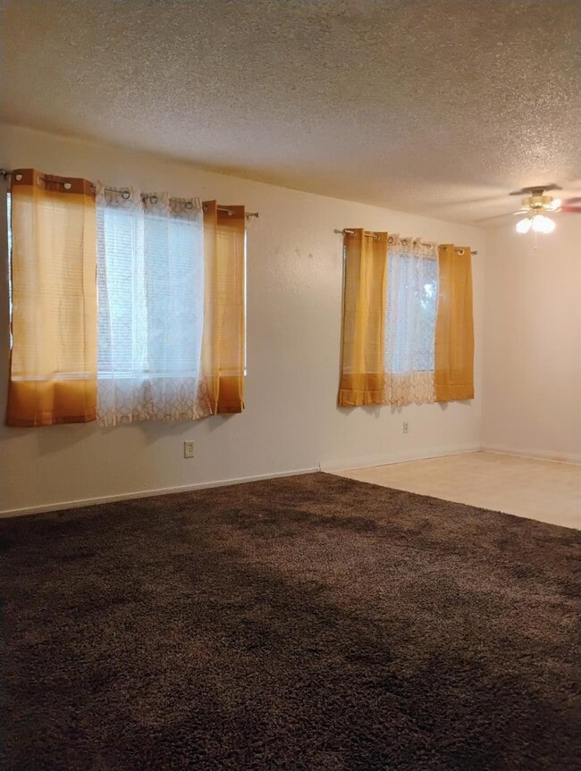 Photo - 655 W Ashlan Ave