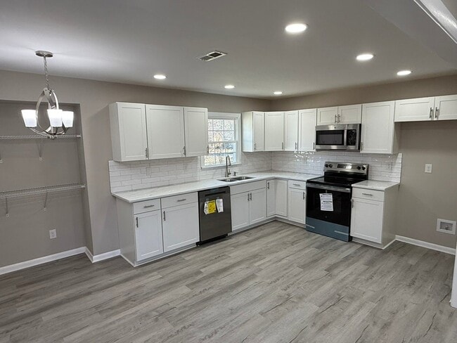 Photo - 315 Creekway Ct