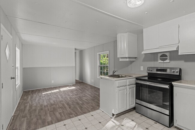 Photo - 2447 Elkin St SW