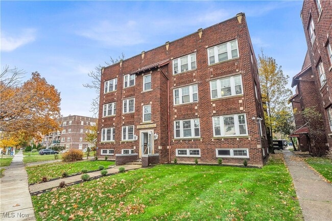 Photo - 12009 Clifton Blvd Apartamento Unidad 10