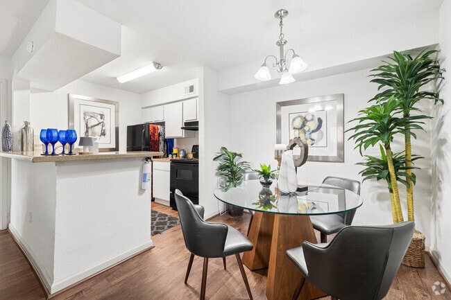 B2C 2BR, 2BA - 835SF - Dining Room