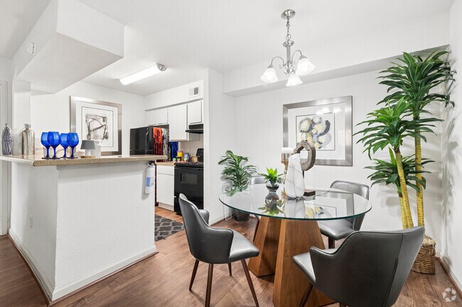 B2C 2BR, 2BA - 835SF - Dining Room - Fairfield Trails Apartments