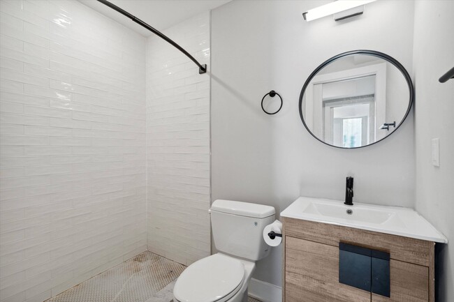 Photo - 1618 N Sydenham St Unit B