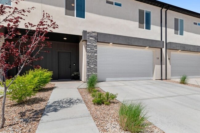 Photo - Move in Discount! 3 bedroom - 2.5 bathroom...