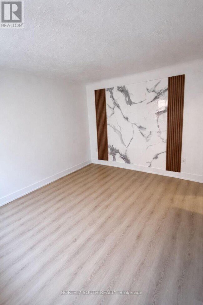 Photo - 1024 King St E Unité 3