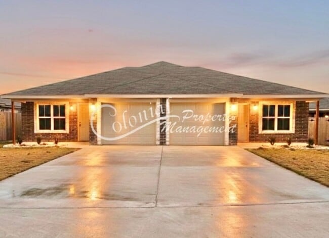 Building Photo - AVAILABLE NOW! (SECTION 8 ACCEPTED)