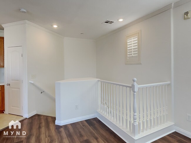 Photo - 495 Westminster Hall Ave Unidad 103