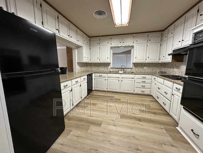 Photo - 343 Bonner St