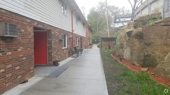 Building Photo - Green Valley Apartments