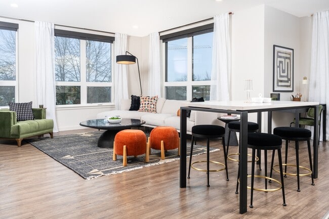 Building Photo - Eastline Central Rental
