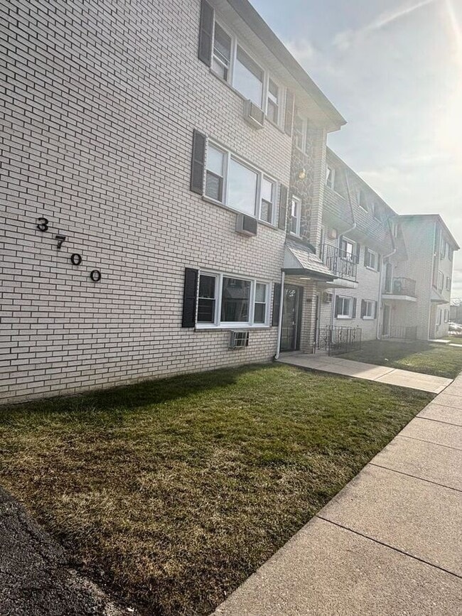 Photo - 3710 W 119th St Unit 2D