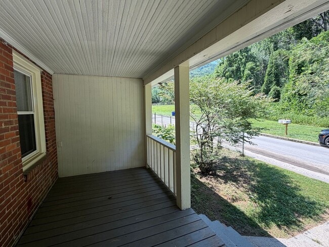 Photo - Swannanoa - Newly Renovated Beacon Village Cottage