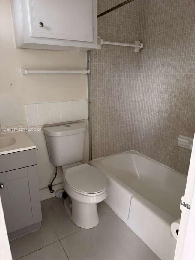 Photo - 2430 NE 135th St Unit 300