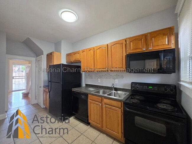 Photo - 3016 Pelham Ave