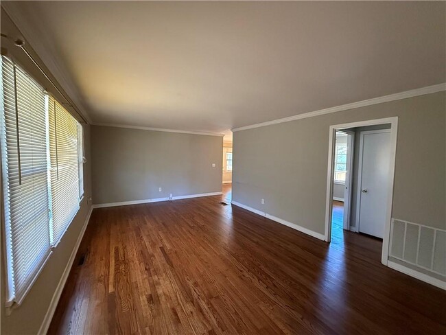 Photo - 1885 Crystal Dr