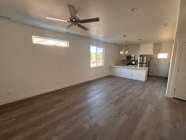 Photo - 1543 Tyram Grv
