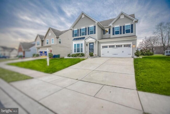 Building Photo - 728 Falcon Ln