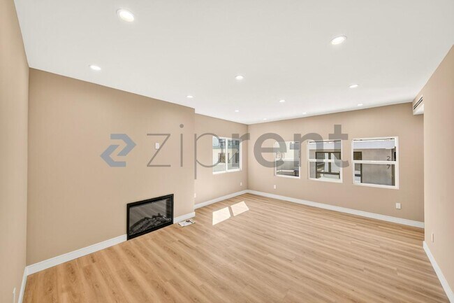 Photo - 225 N Burlington Ave