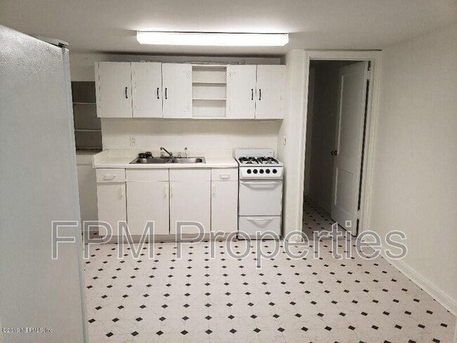 Photo - 6348 Hyde Grove Ave Unidad Garage