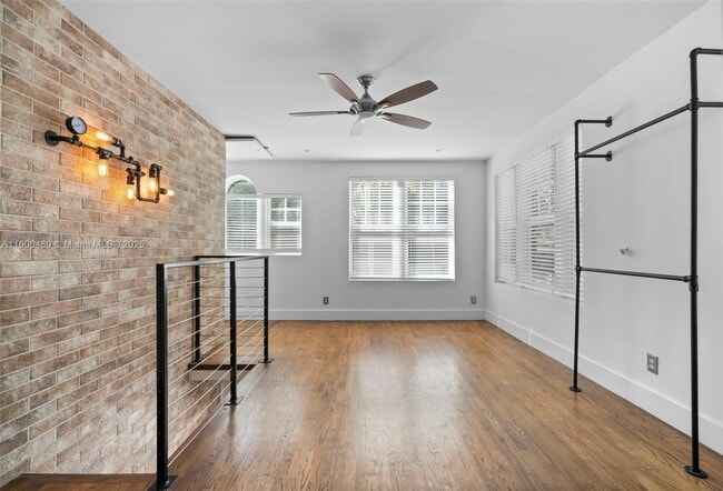 Photo - 739 2nd St