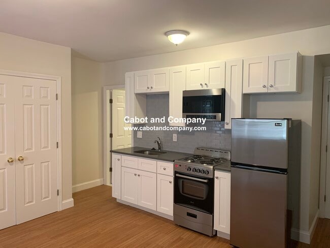 Building Photo - 614 Massachusetts Ave Unit 1