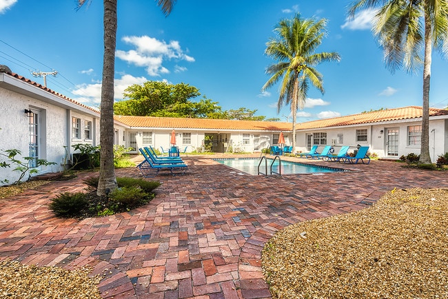 The Charmer Apartments