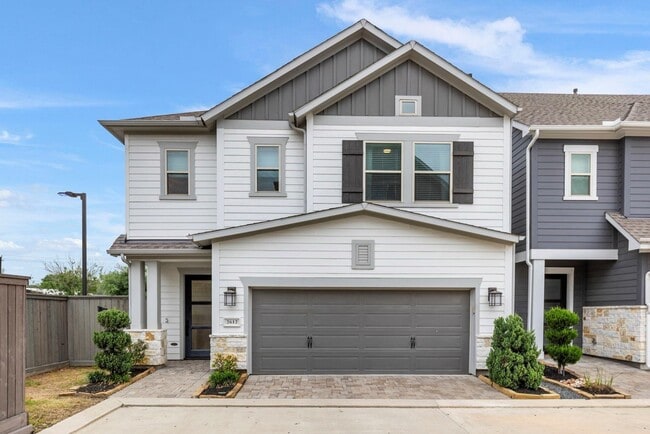 Building Photo - 2612 Zemmer Ln