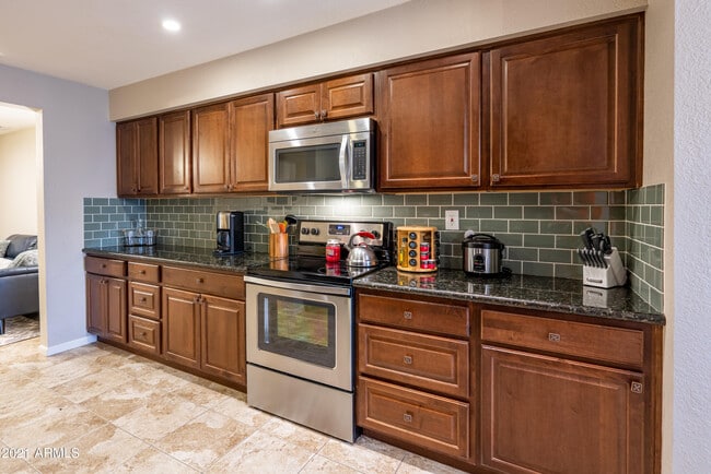Photo - 1332 W 6th St