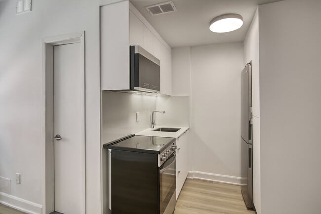 Building Photo - 25 Av des Pins O Unit 217