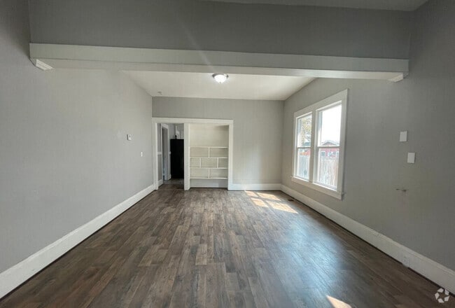 Building Photo - 315 N Broadway Rental