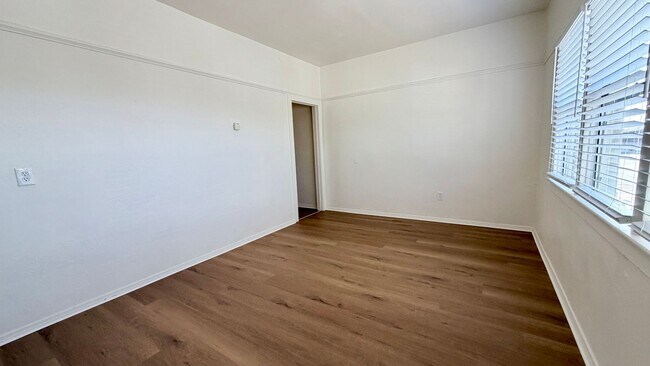 3896-3896 Logan Ave Unit 3890
