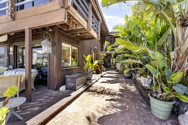 Island Getaway and Life in The Tropics