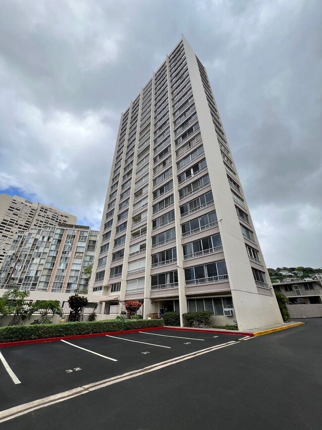 MAKIKI ROYAL