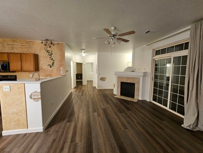 Building Photo - 3282 E 103rd Dr Unit apt. 1603