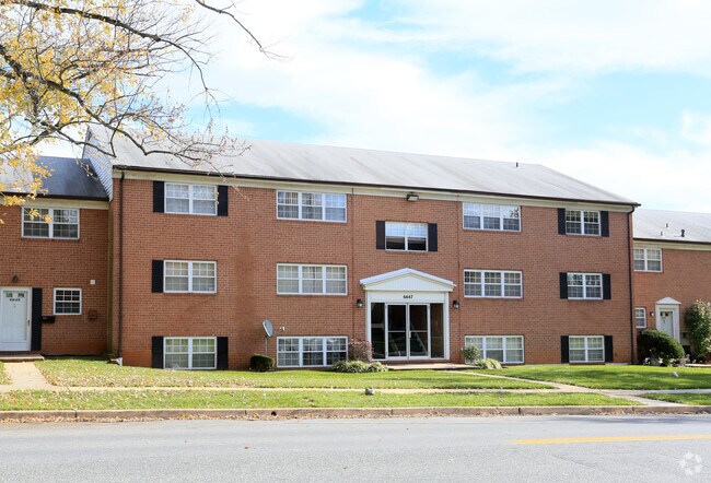 Pickwick Apartments - Pickwick Apartments
