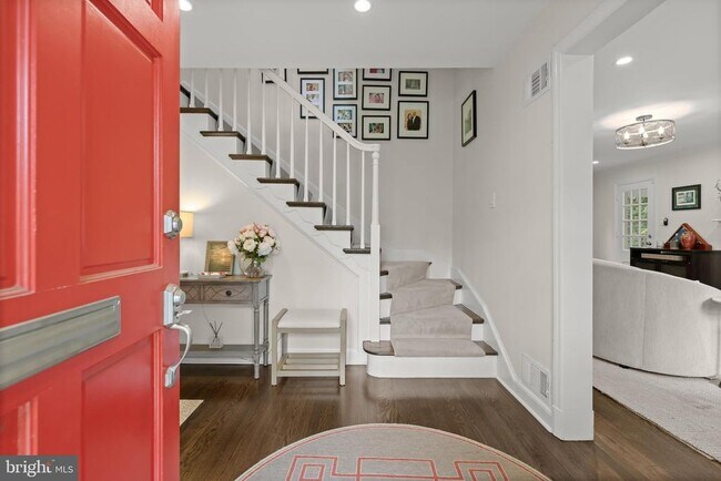 Photo - 6709 Pemberton St