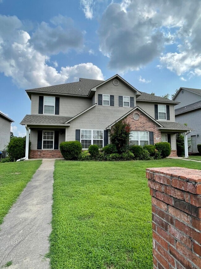 Photo - RENT READY 4/16!  3 Bed 2.5 Bath 2 Story T...