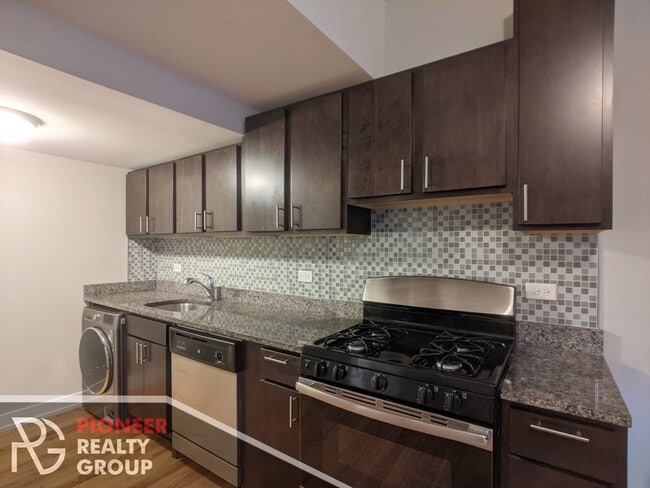 Building Photo - 2822 N Mildred Ave Unit 1 Rental