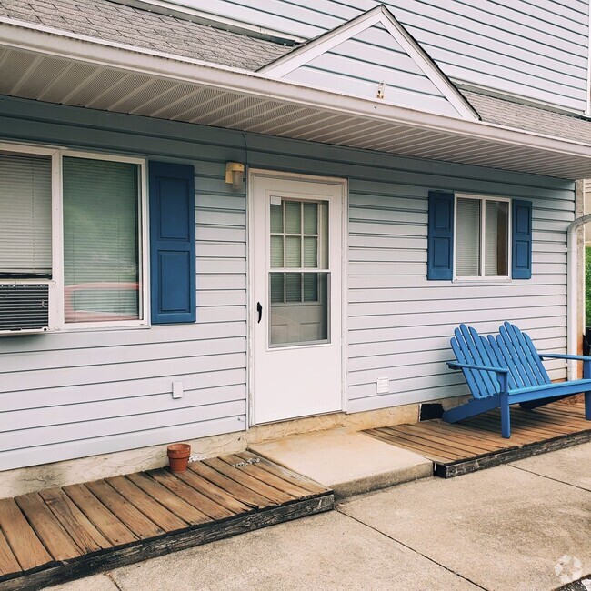 Building Photo - Hampton Uptown 2 Unit Apt F