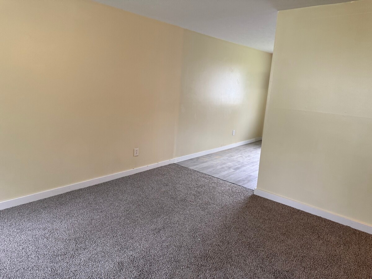 Photo - 1518 Loddy Ave NE